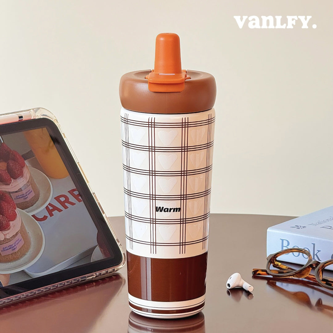 Women's insulated drinking bottle with innovative silicone cap and cheerful Stornfield motif