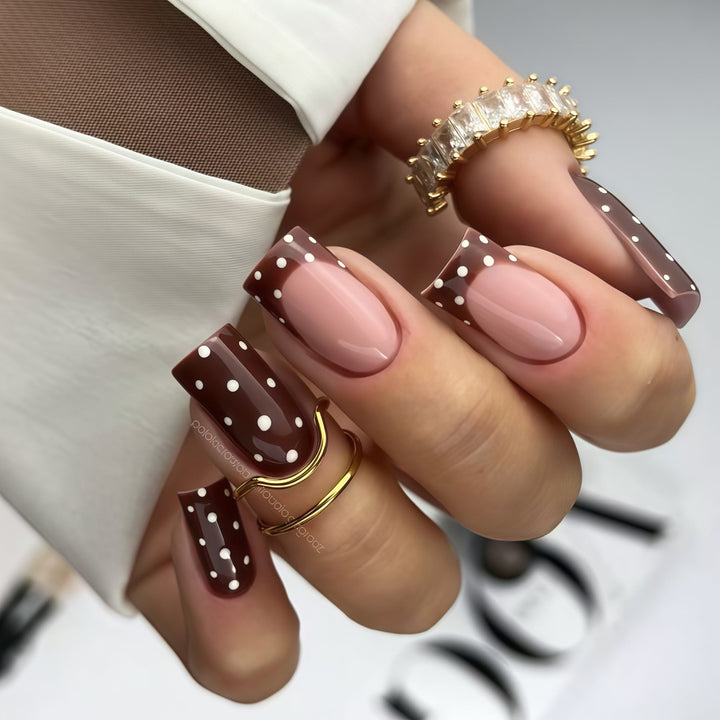 Stylish dotted pattern artificial nails Stornfield