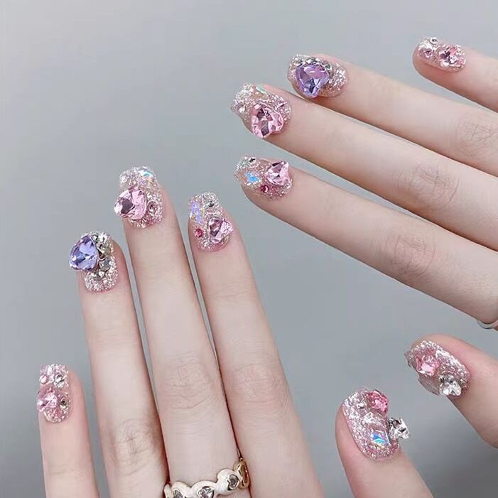 Artistic Floral-Embellished Press-On Nail Art Stornfield