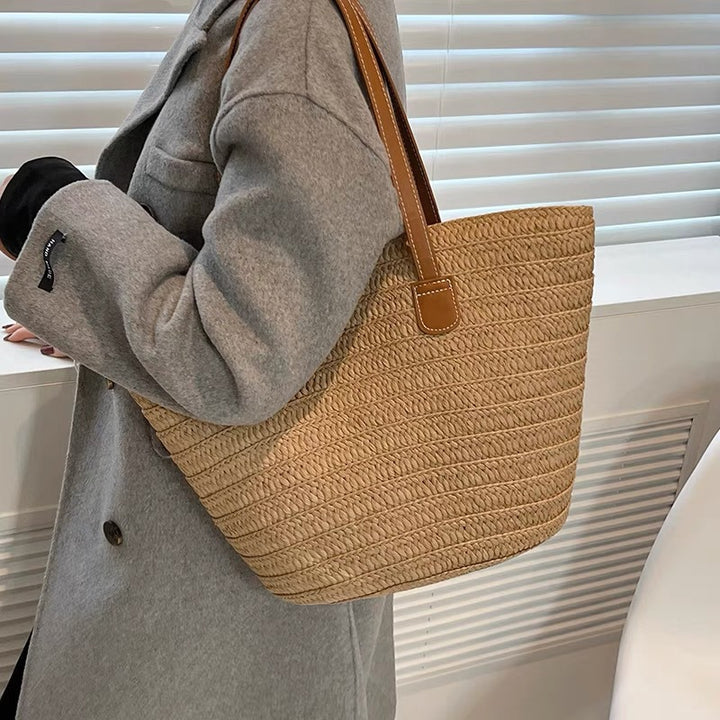 Stylish beach bag made of woven natural material with leather handles Stornfield