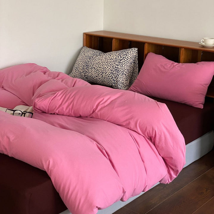Breathable reversible bedding set made of organic cotton with light quilt and pillowcases