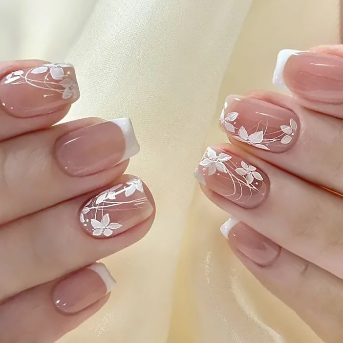 Elegant Floral Design Press-On Nail Set Stornfield