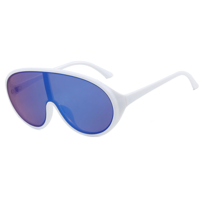 Women's futuristic sunglasses with large lenses and ergonomic frame Stornfield