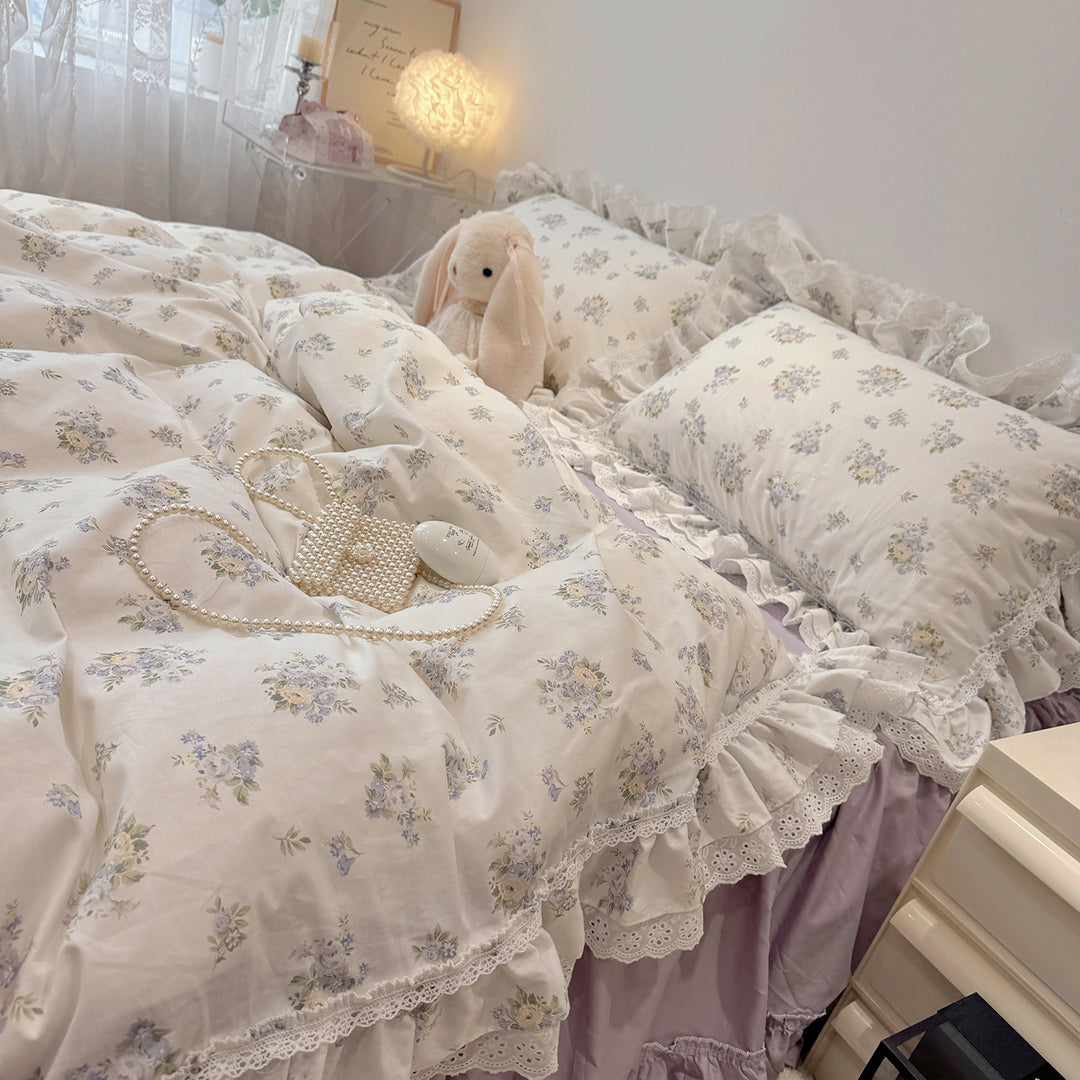 Romantic bedding set with lace ruffle, frills and fine rose stripe