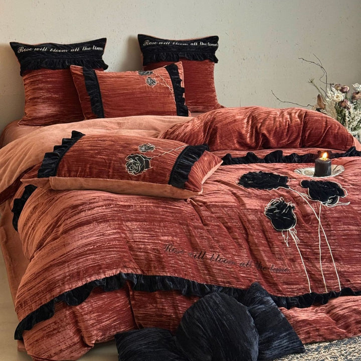 Samt bedding set with 3D rose appliqué and decorative frill
