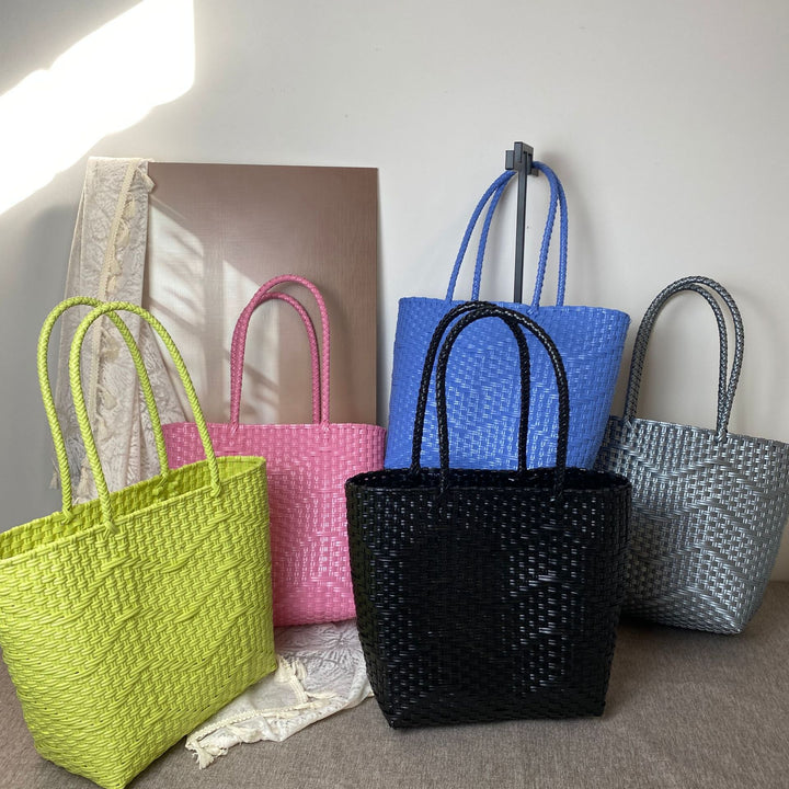 Hand-knotted tote bag with modern wave pattern Stornfield