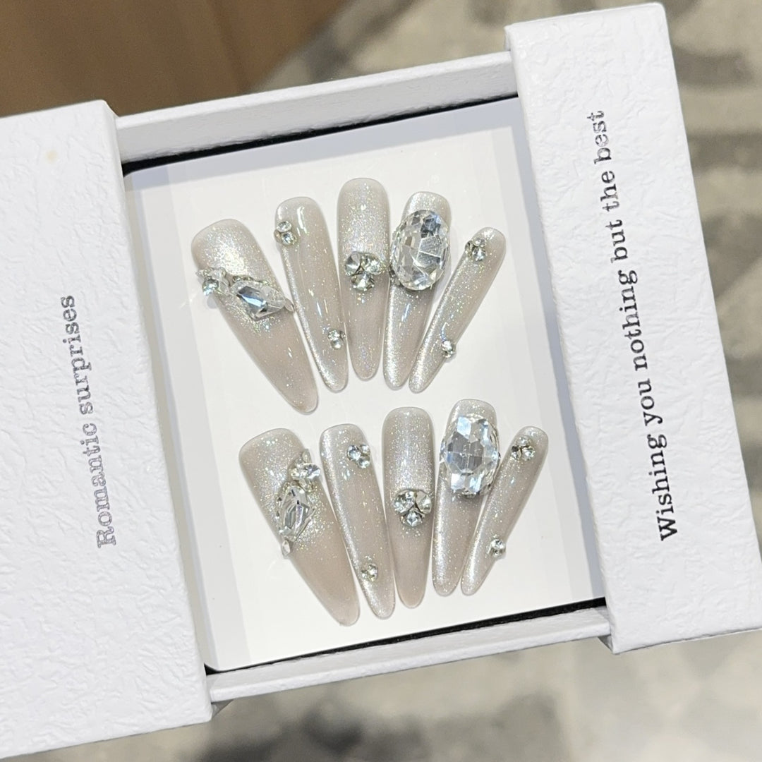 Artificial nails with Sparkling Rhinestone details Stornfield