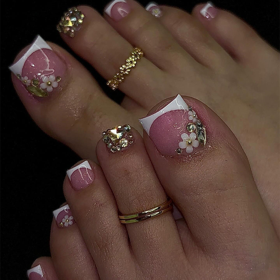 Artificial nail set with elegant jewelry details and excellent wearing comfort Stornfield