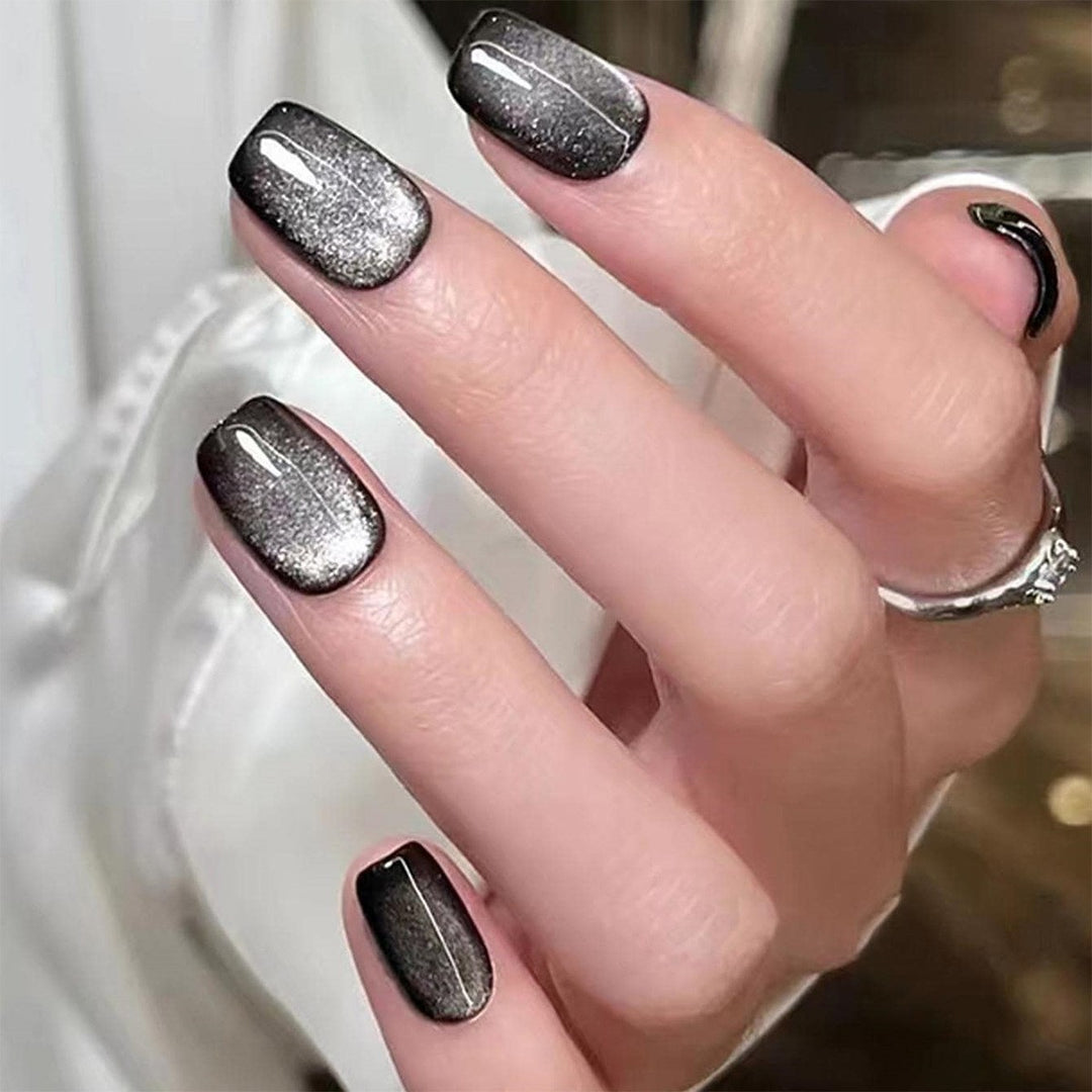 Fashionable artificial nails with high gloss and glamorous finish Stornfield