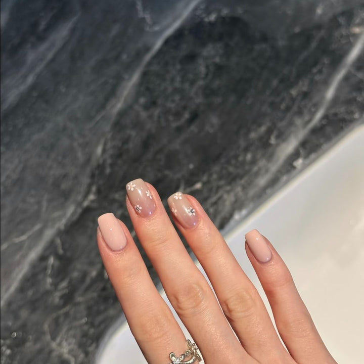 Floral Accent Press-On Nail Art