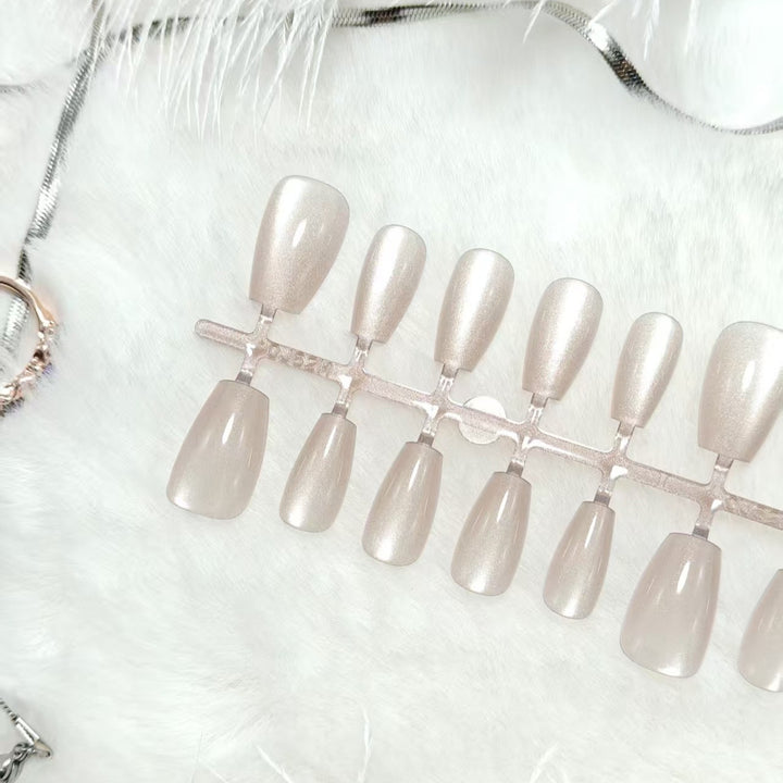 Artificial Nails in Elegant Nude Look Stornfield