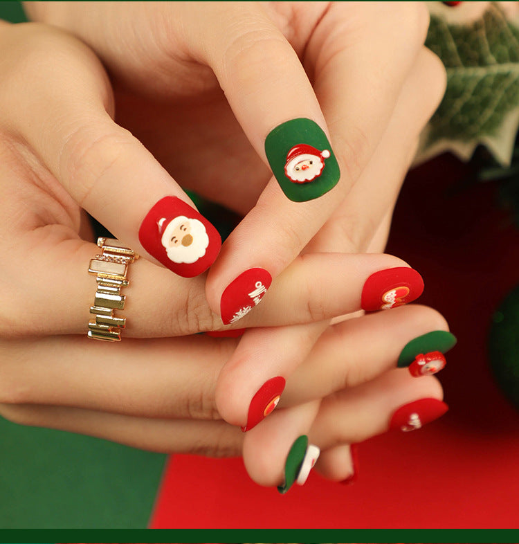 Christmas nail art with festive design Stornfield