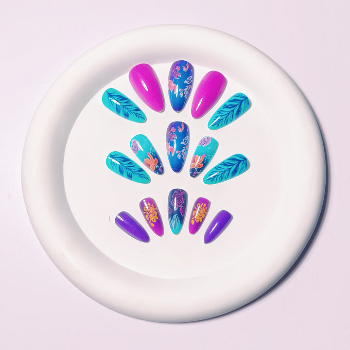 Artificial nails with floral designs Stornfield