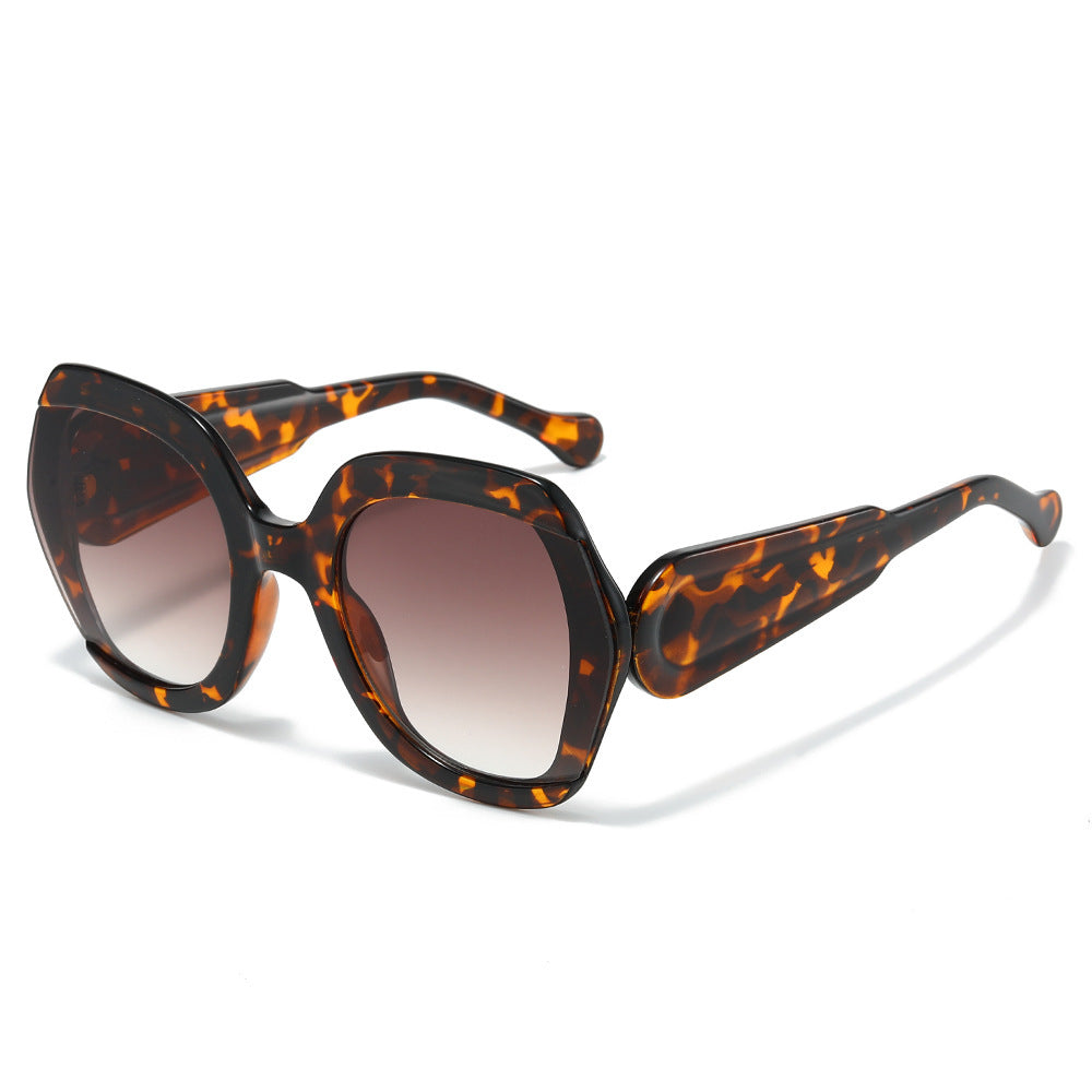 Fashion-Forward Oversized Sunglasses Stornfield