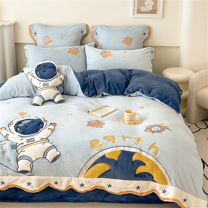 Children's Reversible Plush Cotton Duvet Cover Set with Embroidered Astronaut Appliqué and Pillow Shams