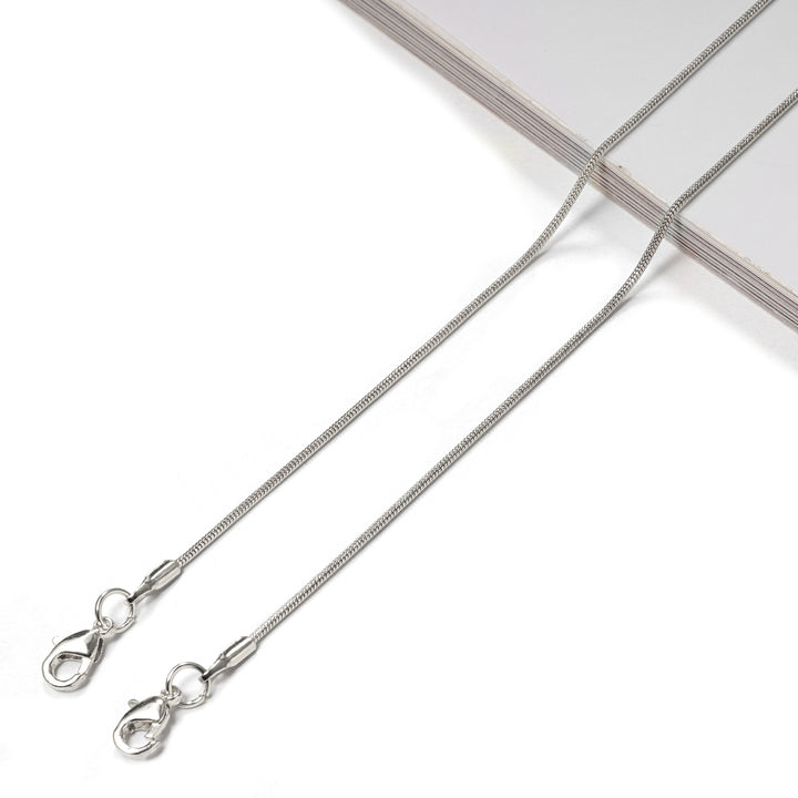 Sleek Metal Eyewear Chain Stornfield