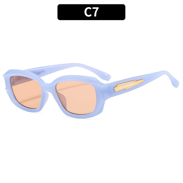 Stylish Cat-Eye Sunglasses with Elegant Accent