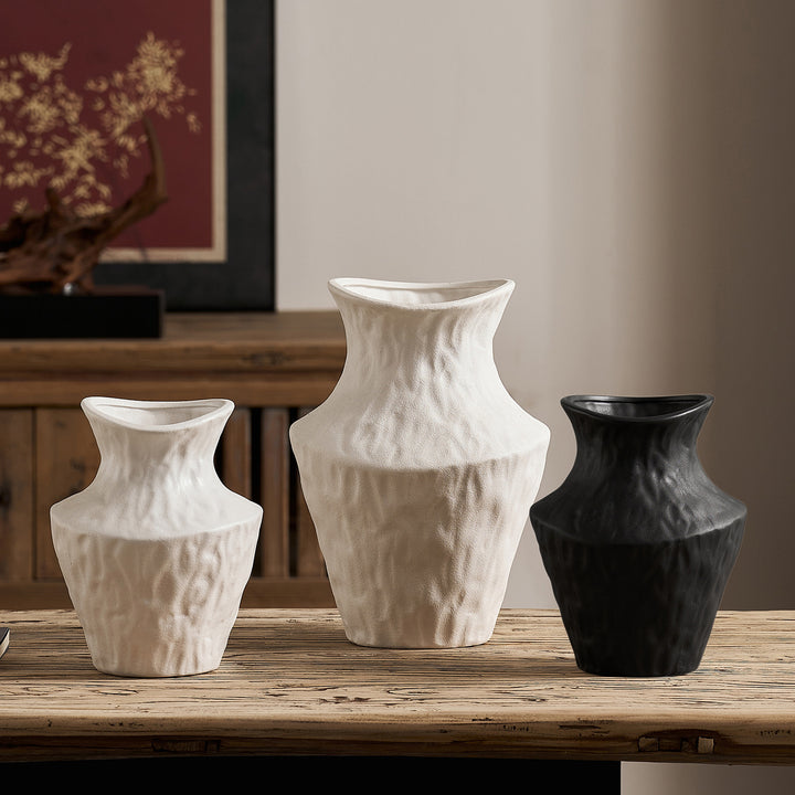 Curved ceramic vase Stornfield