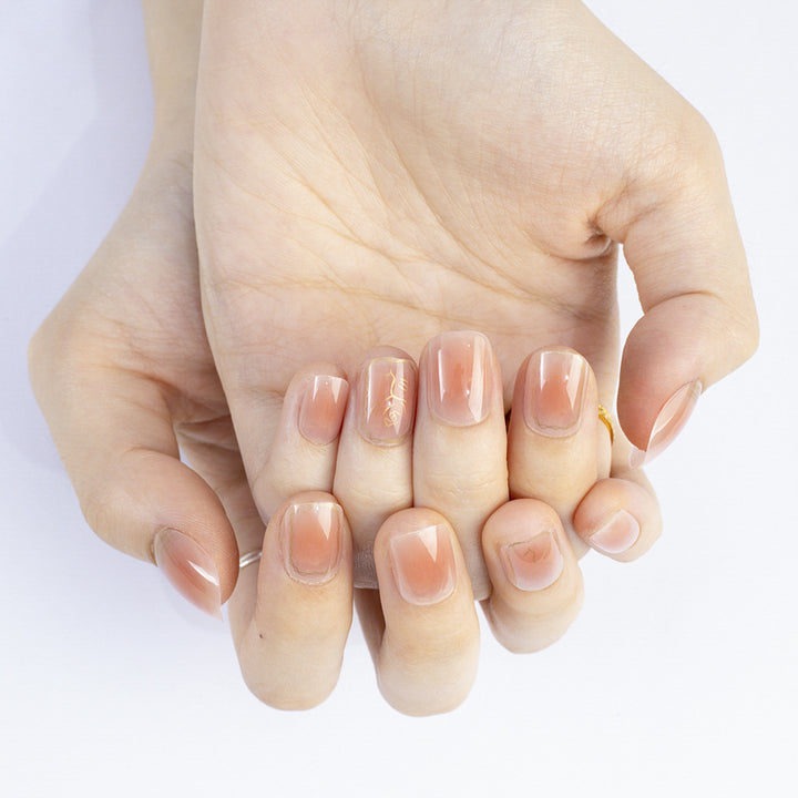 Artificial nails with elegant single gold accent Stornfield