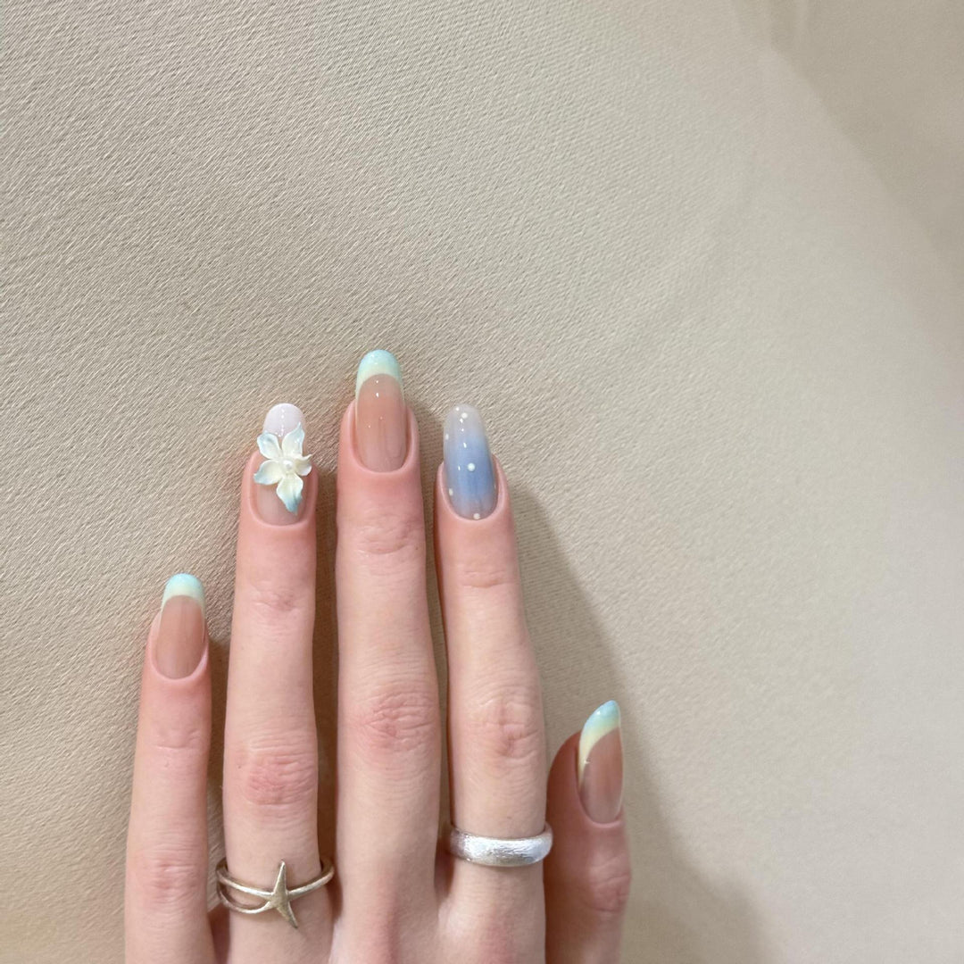 Elegant Floral Accent Press-On Nail Set
