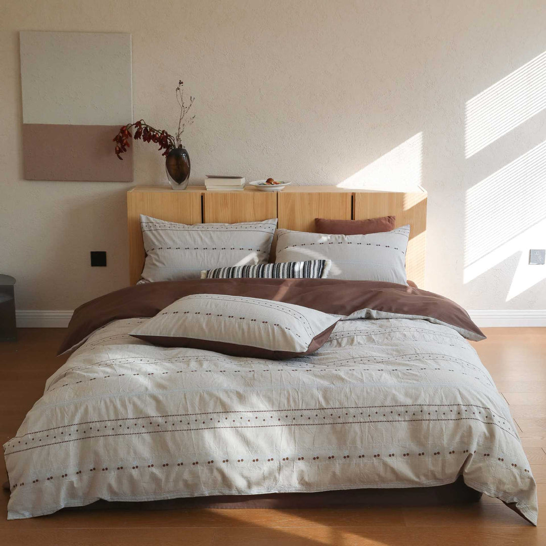 Reversible duvet cover set made of organic cotton in linen look with decorative eyelet embroidery