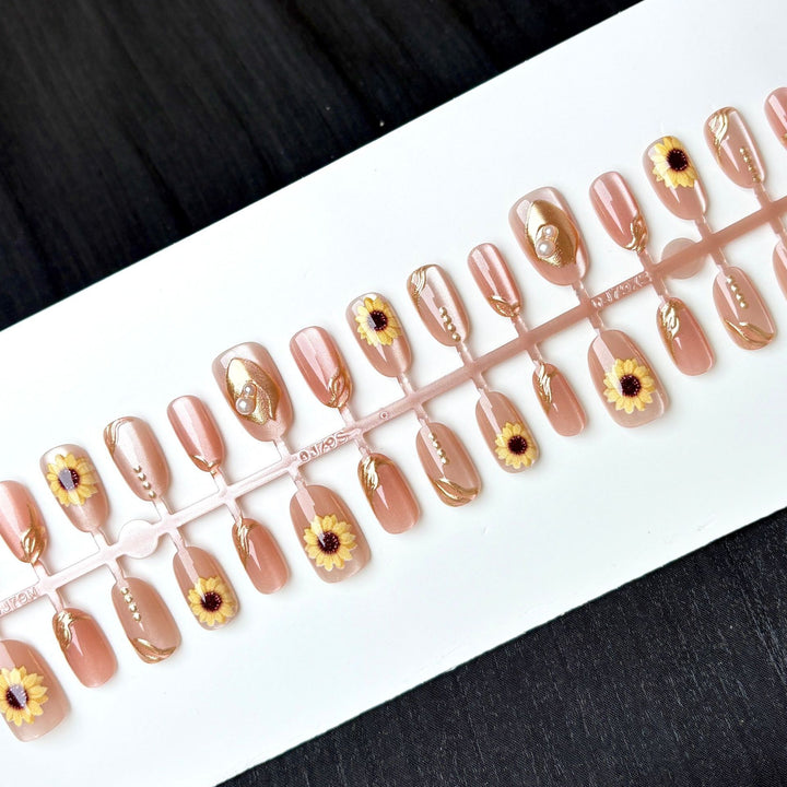 Artistic Floral Press-On Nail Set 1790745390