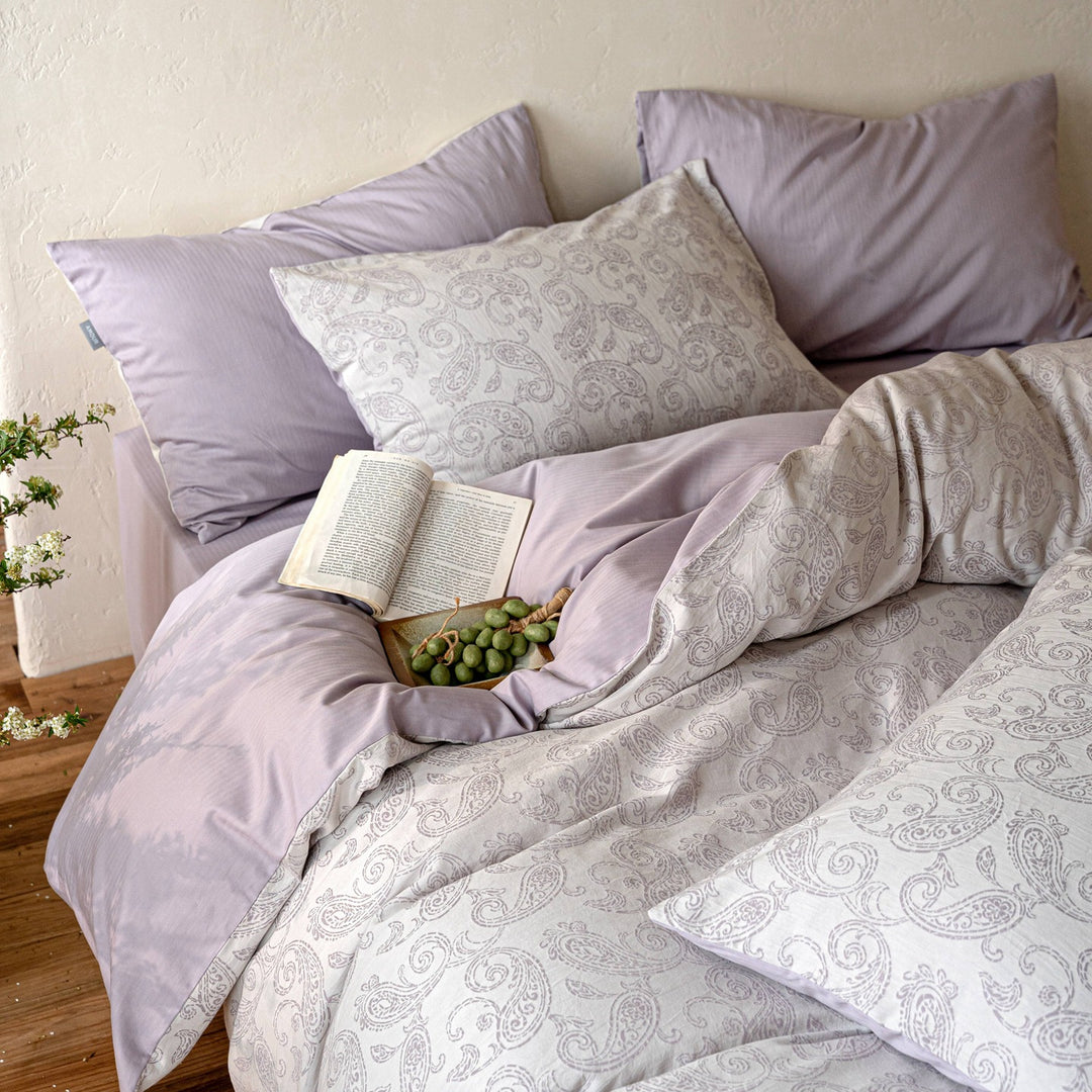 Duvet cover set made of cotton Renforcé with fine Toile flower pattern and extra soft jersey fitted sheet
