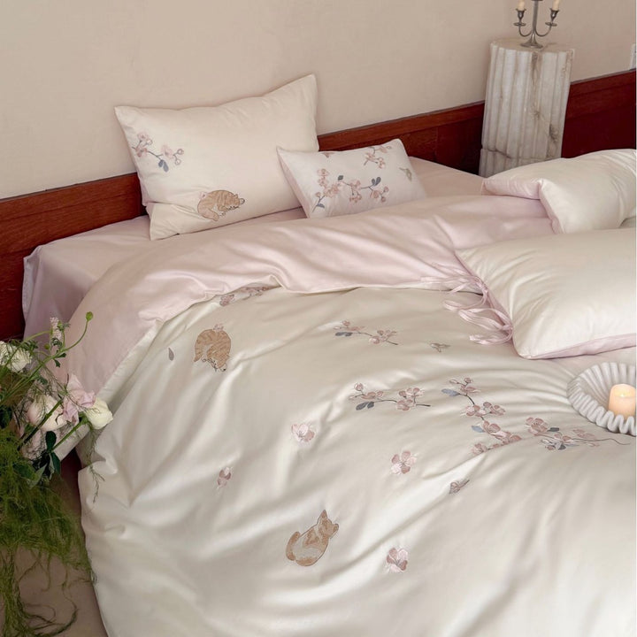 Elegant embroidered bedding set made of cotton satin with cat and flower motif Stornfield