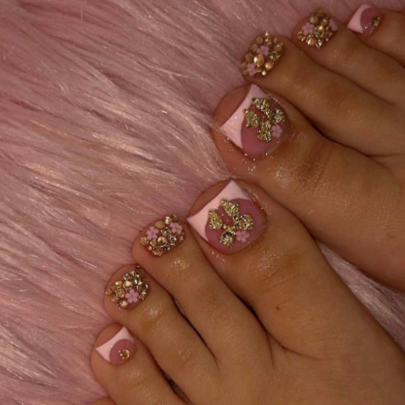 Artificial nail set with glamorous decorations and shimmering accents Stornfield