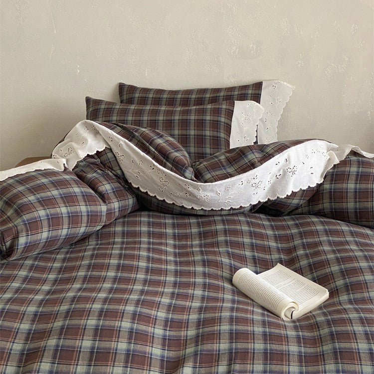 Luxurious cotton bedding set checked with lace trim