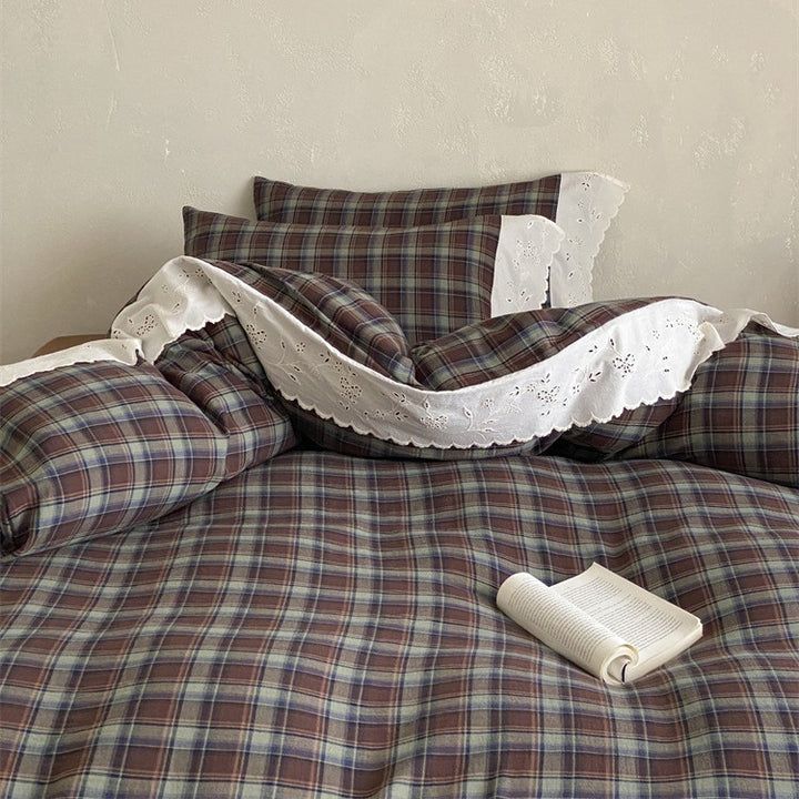 Luxurious cotton bedding set checked with lace trim
