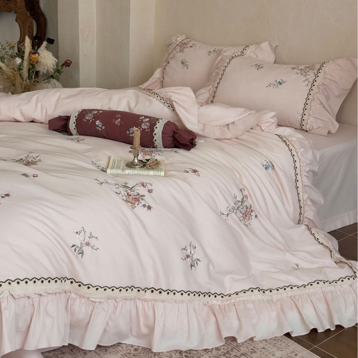 Romantic bedding set with ruffle, floral embroidery and decorative roll