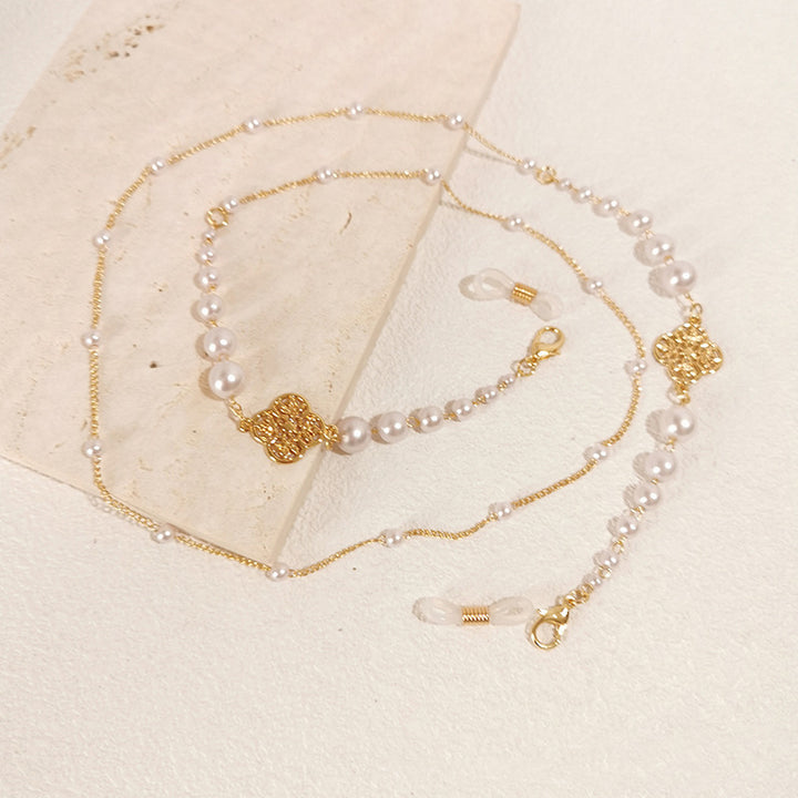 Sparkling glasses holder chain with pearls and floral pendants Stornfield