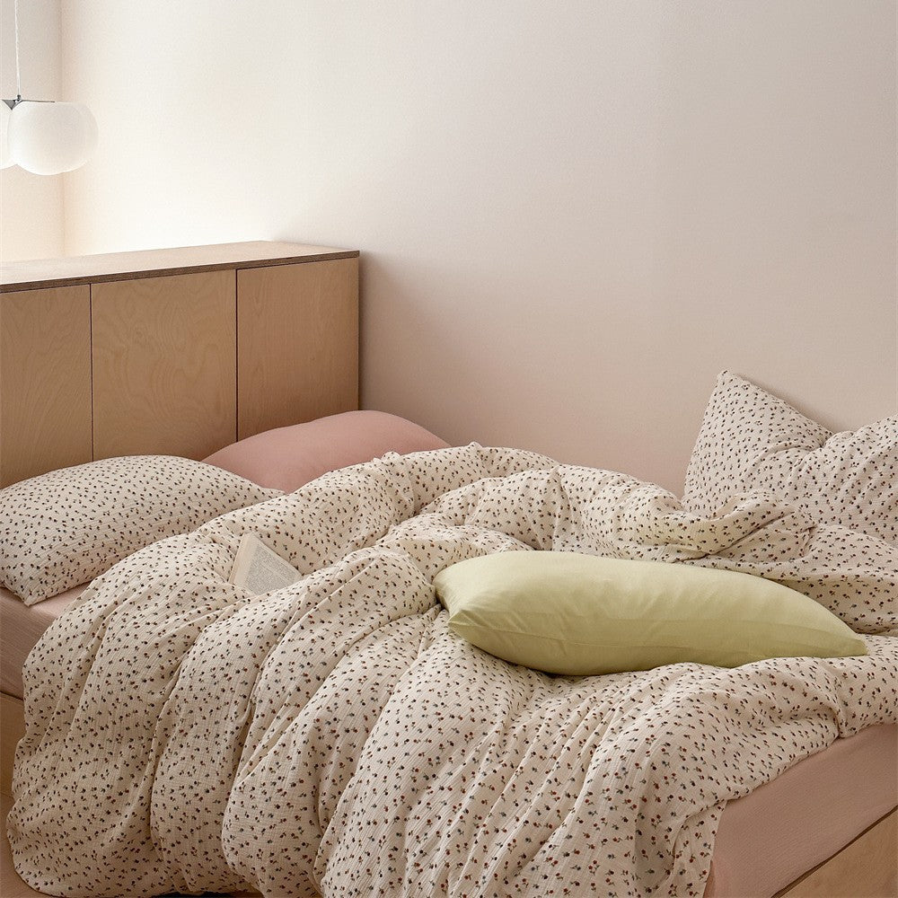 Quilted cotton gauze bedding set with delicate floral print