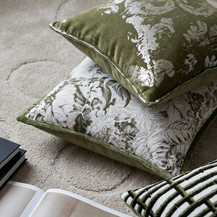 Structured decorative cushion cover