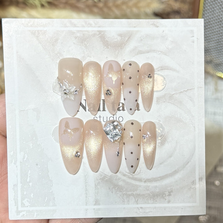 Elegant Press-On Nail Art Set with Decorative Floral Accents Stornfield