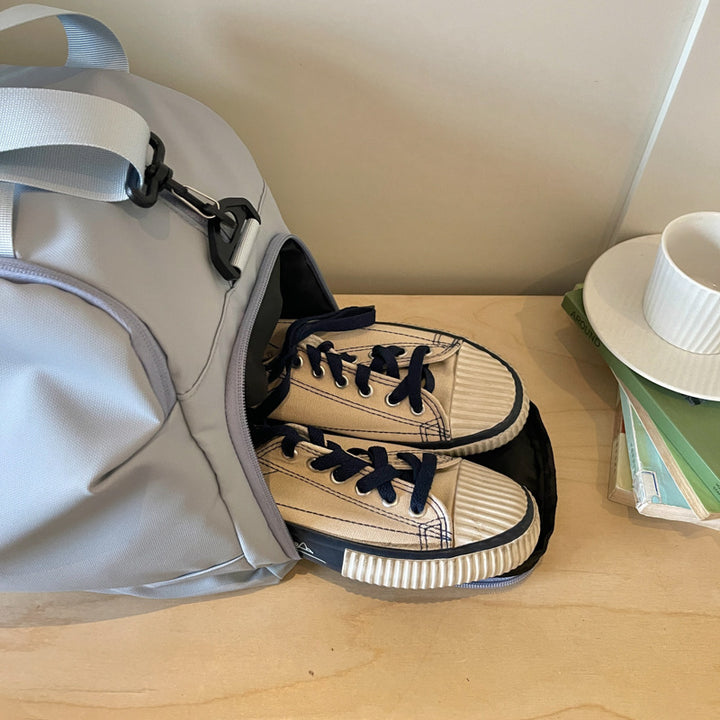 Versatile sports bag with practical interior pocket and detachable shoulder strap Stornfield