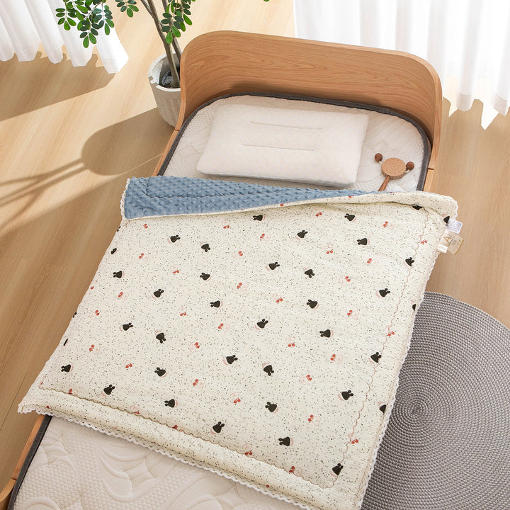 Women’s bedspread with high-quality floral design Stornfield