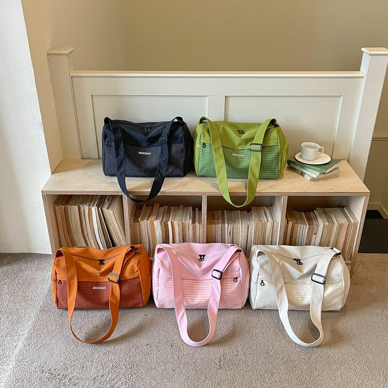 Sporty Travel Bag with Adjustable Shoulder Strap Stornfield