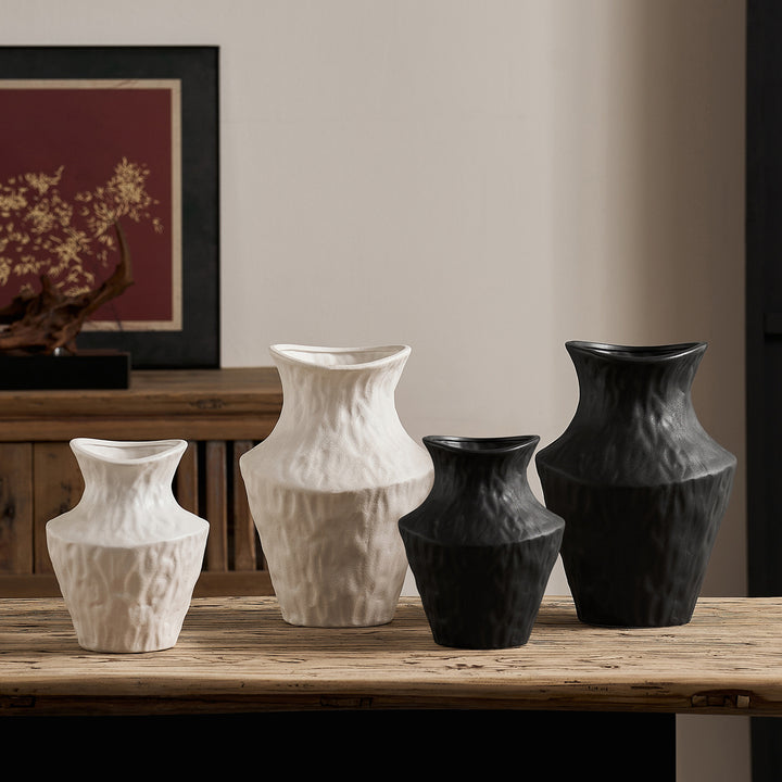 Curved ceramic vase Stornfield