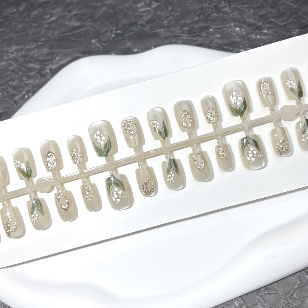 Elegant Floral Design Press-On Nail Art Set