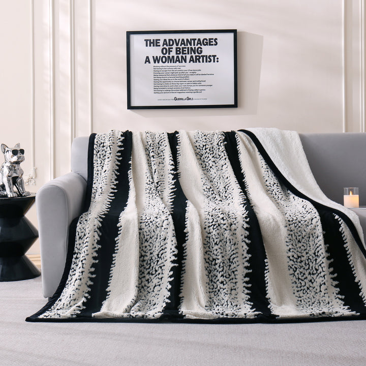 Chic Floral Pattern Throw Blanket Stornfield