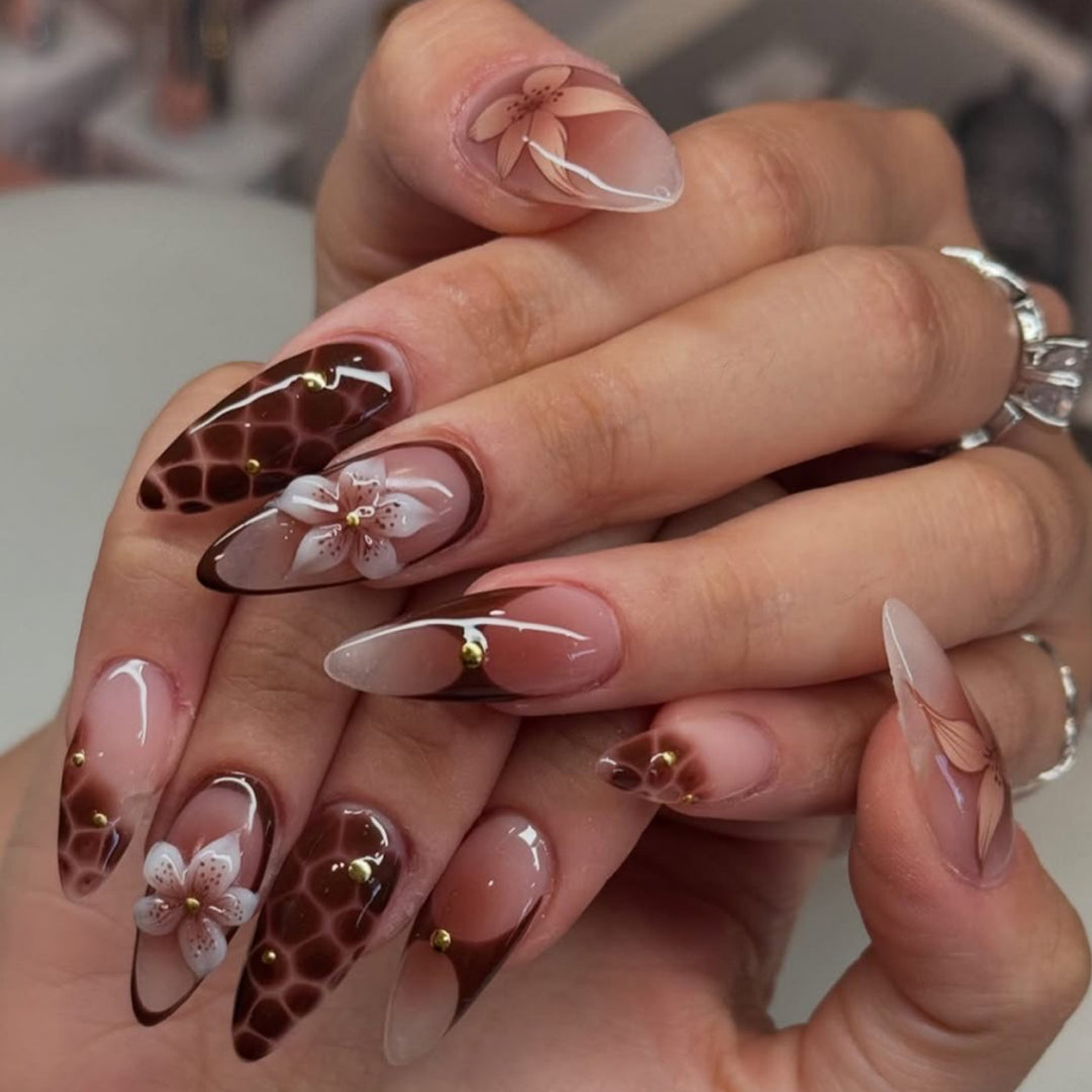 Artful nail art with floral accents Stornfield
