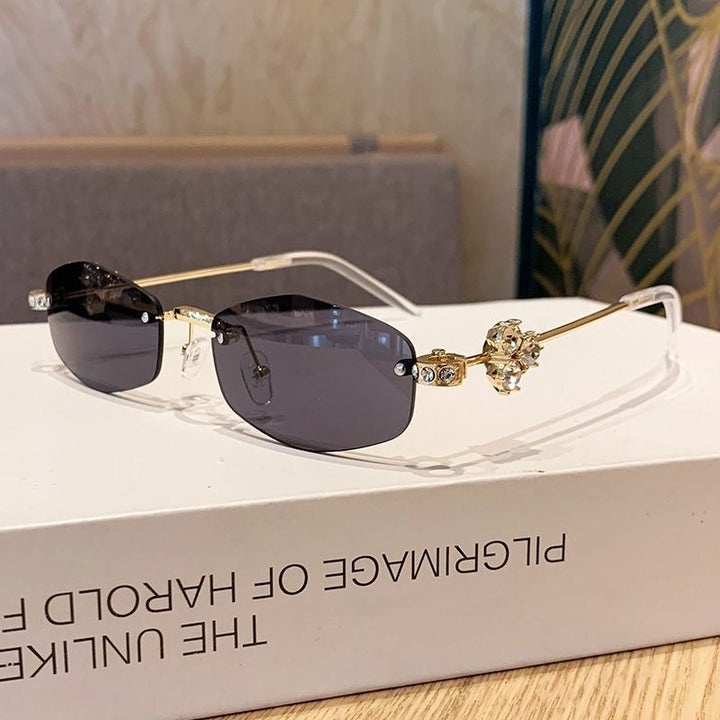 Fashionable sunglasses with luxurious golden accents Stornfield