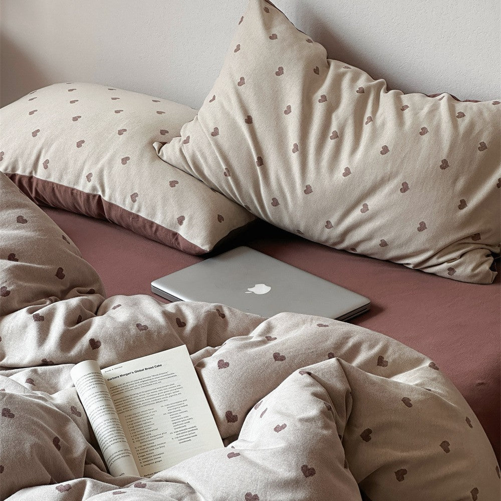 Bedding set made of cotton percale with delicate cherry motif and reversible easy care
