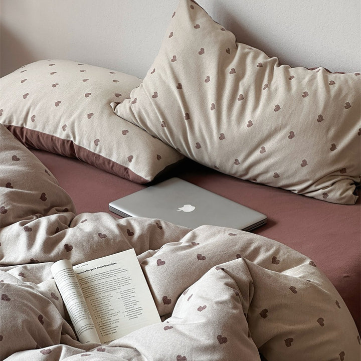Bedding set made of cotton percale with delicate cherry motif and reversible easy care