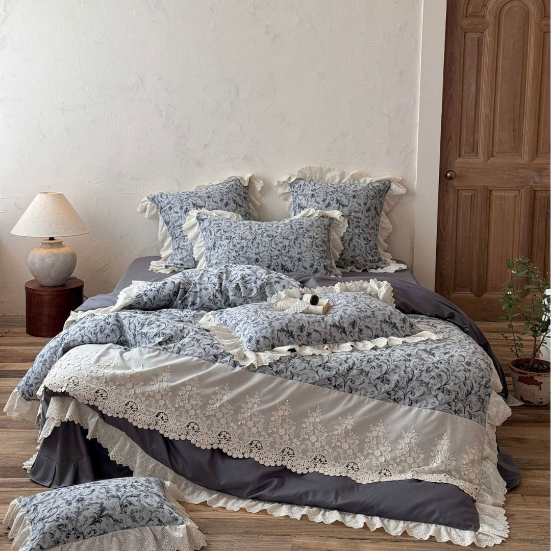Romantic cotton satin bedding set with lace frill, floral jacquard and ruffled edge