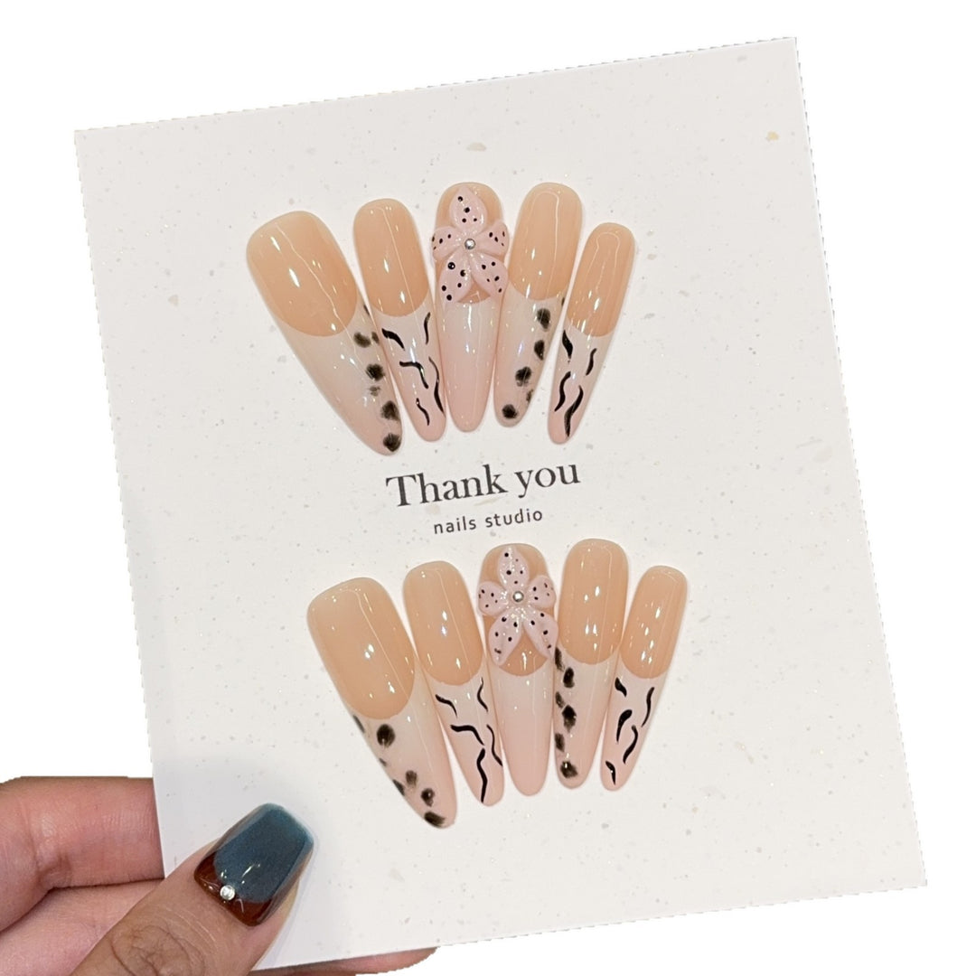 Elegant artificial nails with flower and animal design Stornfield