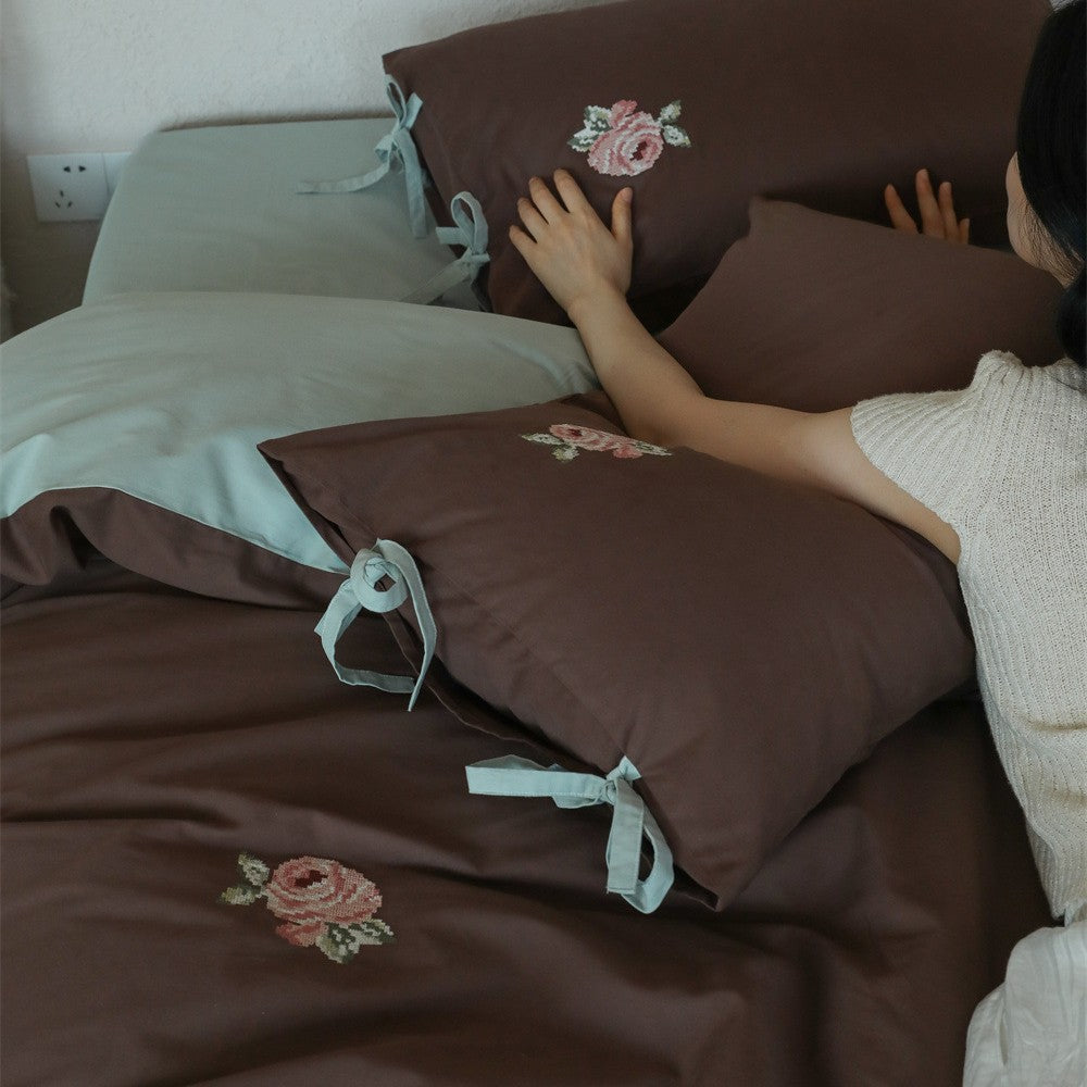 Reversible cotton bedding set with rose embroidery and decorative roll