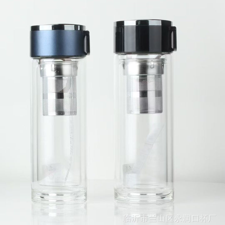 Women's tea bottle with integrated strainer from Stornfield